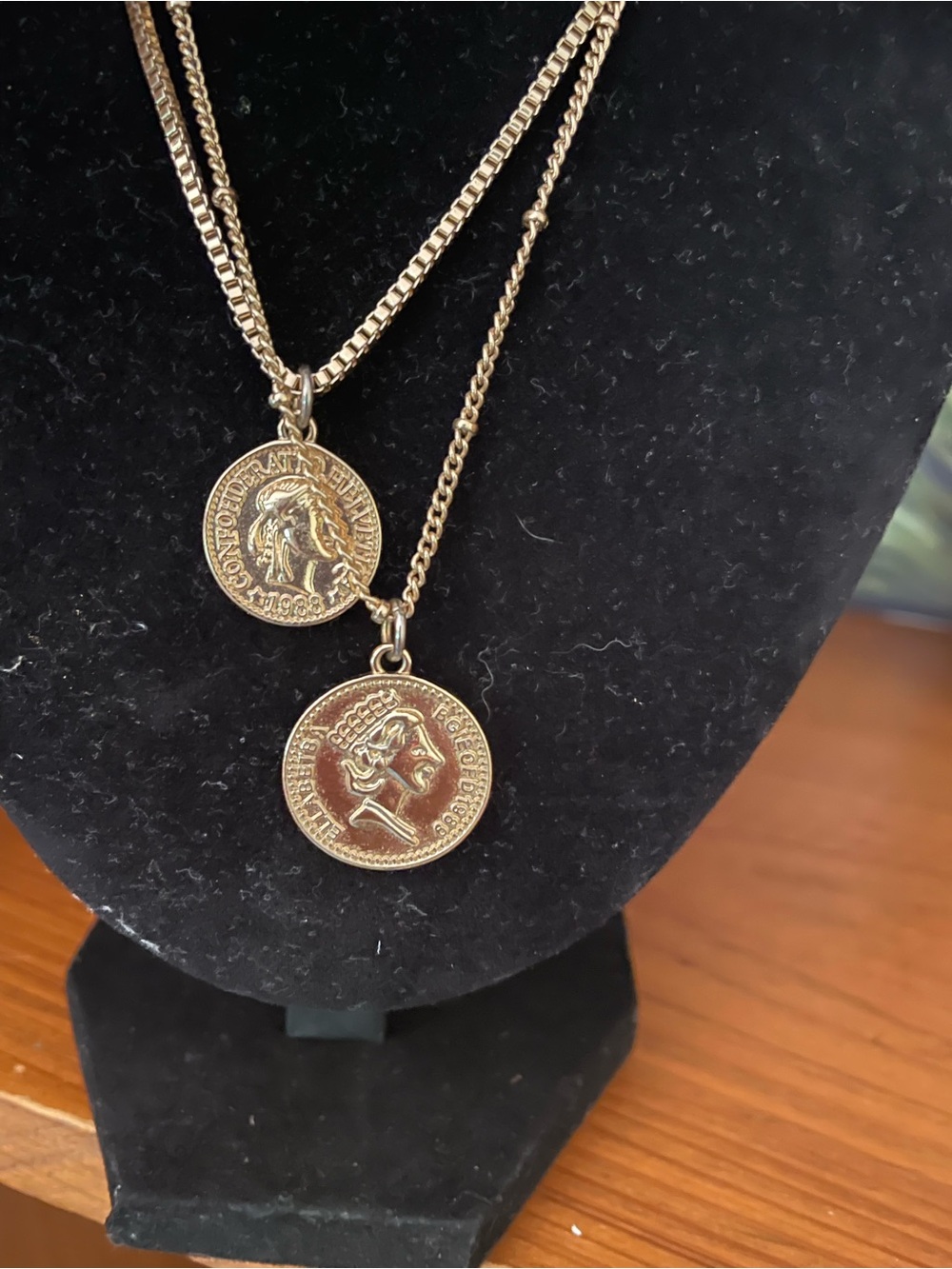 Y2K Layered Gold-Tone Coin Pendant Necklace - Picture 3 of 4